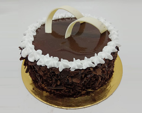 temptingchocolatecreamcake-hifoods